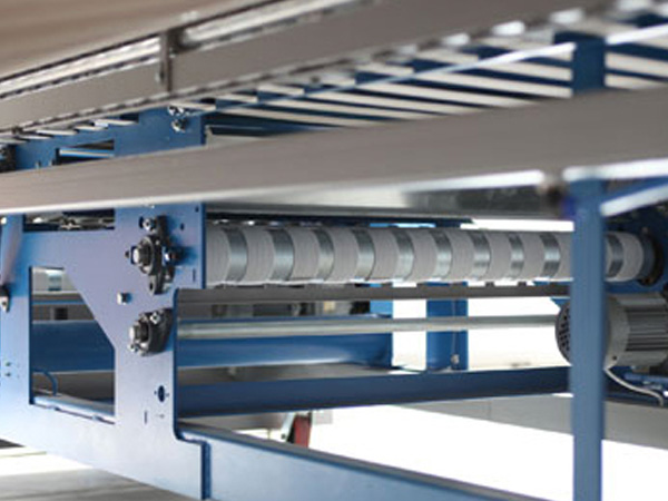 
		床单折叠机
	(图5)