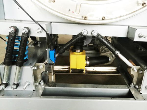 
		XGQP-F系列全自动工业洗脱烘一体机
	(图4)