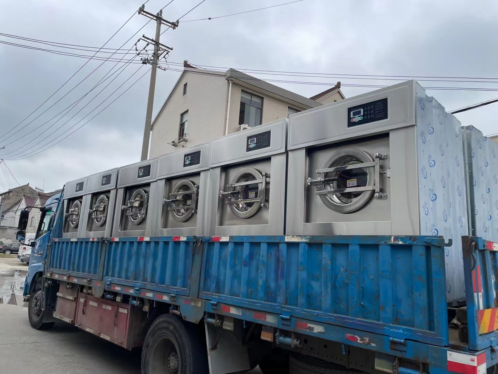 降低洗涤本钱，，，从一台靠谱的工业洗衣机最先